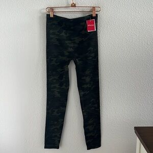 NWT SPANX Look at Me Now Legging Green Camo Medium
